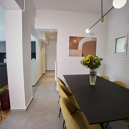 A18 Just Renovated 3bd Luxury Apartment Athens