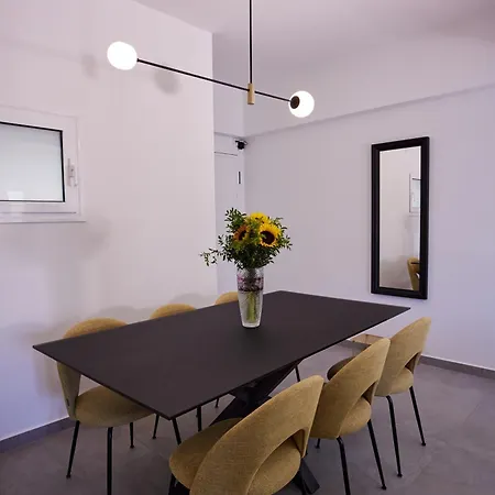 A18 Just Renovated 3bd Luxury Apartment