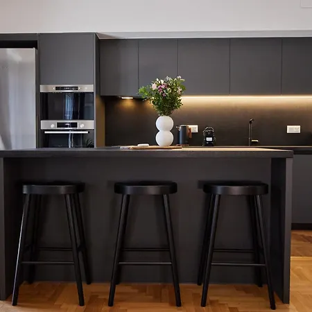 A18 Just Renovated 3bd Luxury Apartment Athens