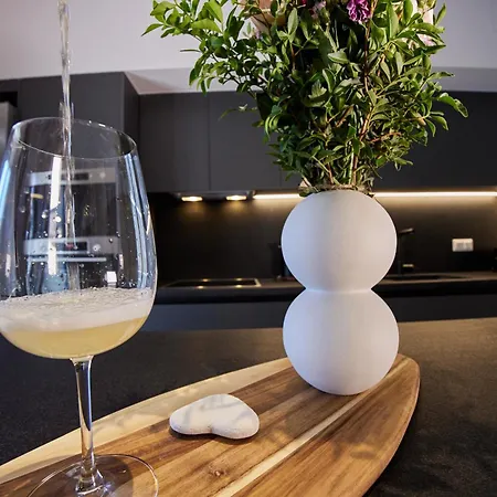 A18 Just Renovated 3bd Luxury Apartment