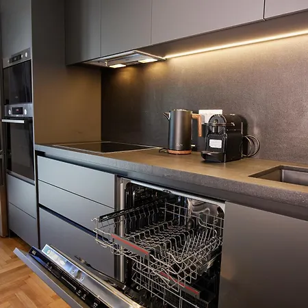 A18 Just Renovated 3bd Luxury * Athens
