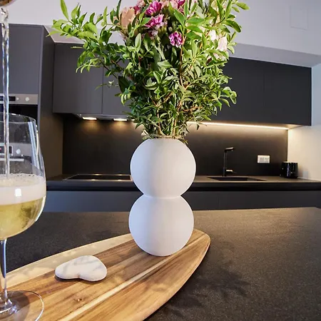 A18 Just Renovated 3bd Luxury Apartment Athens
