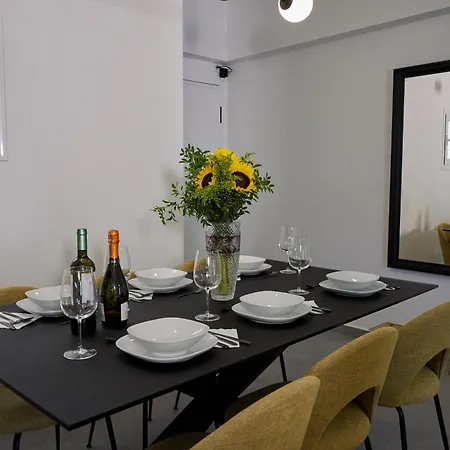 A18 Just Renovated 3bd Luxury Apartment