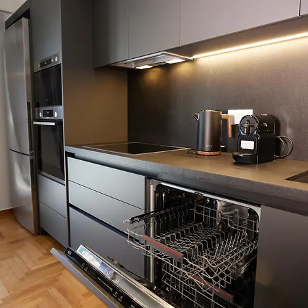 A18 Just Renovated 3bd Luxury Athens